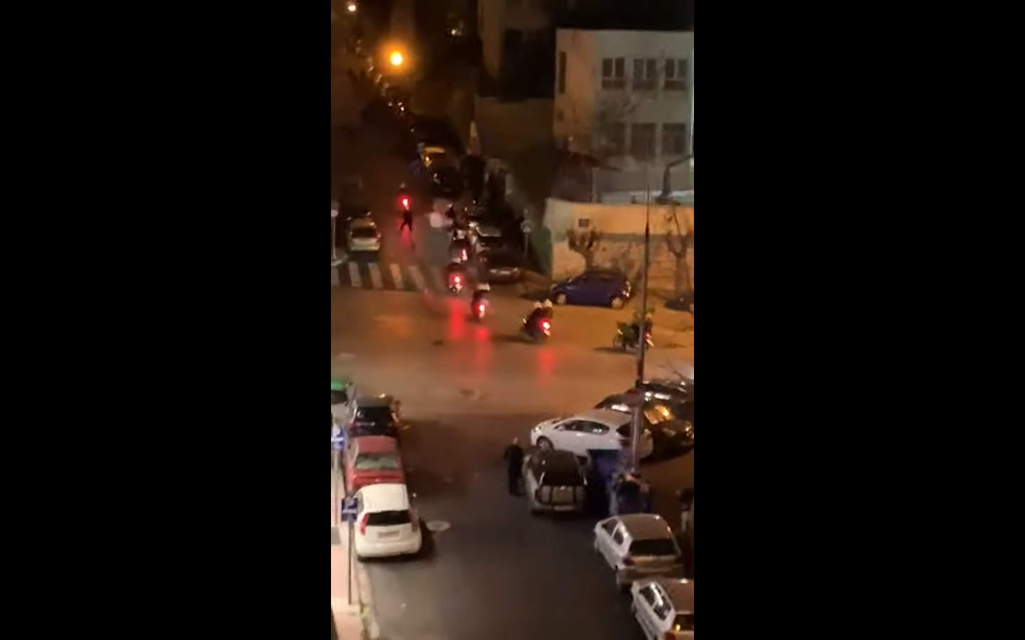 Καταγγελία: Αστυνομικοί της ομάδας Δράση σπάνε αυτοκίνητο στην Πανόρμου (vid)