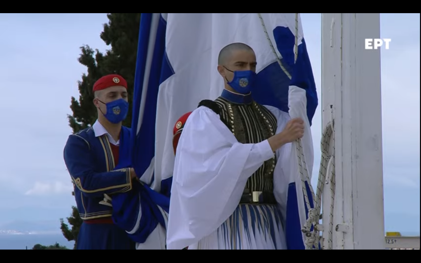 25η Μαρτίου- Υπερηφάνεια και συγκίνηση: Δείτε την έπαρση της σημαίας στην Ακρόπολη (vid)