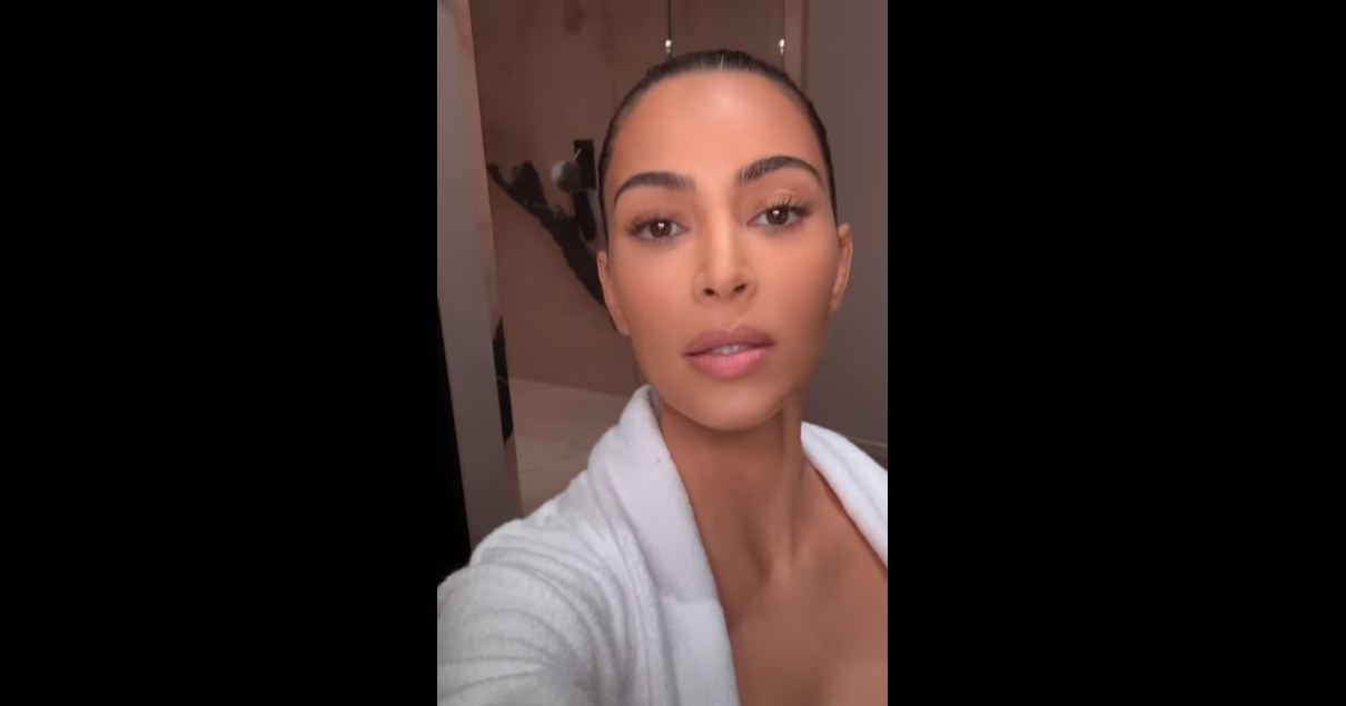 H Kim Kardashian μας δείχνει πως να κάνουμε το no-make up look της!
