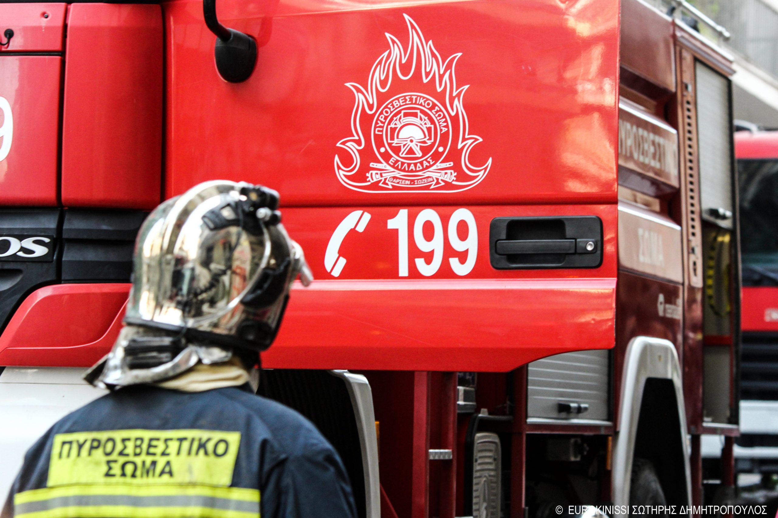 Μεγάλη φωτιά στις Αχαρνές! Σπεύδουν οχήματα της πυροσβεστικής