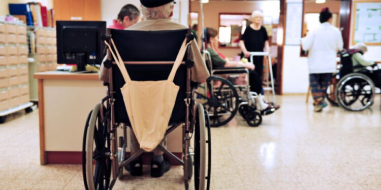 Κορυδαλλός: Ηλικιωμένοι κλειδωμένοι και σε άθλια κατάσταση σε γηροκομείο