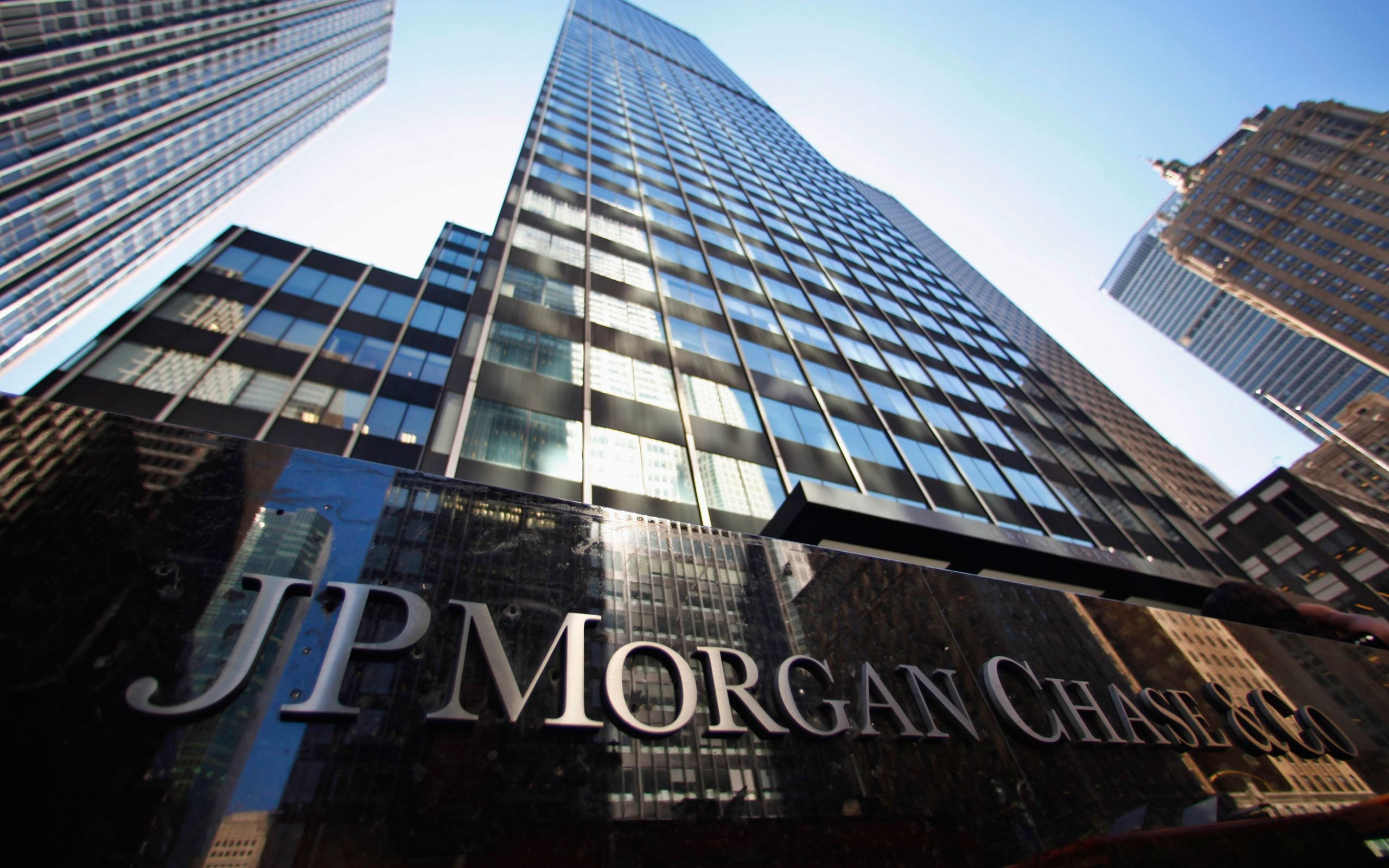 JPMorgan: Οι κυρώσεις στην Ρωσία αυξάνουν την πιθανότητα χρεοκοπίας της χώρας