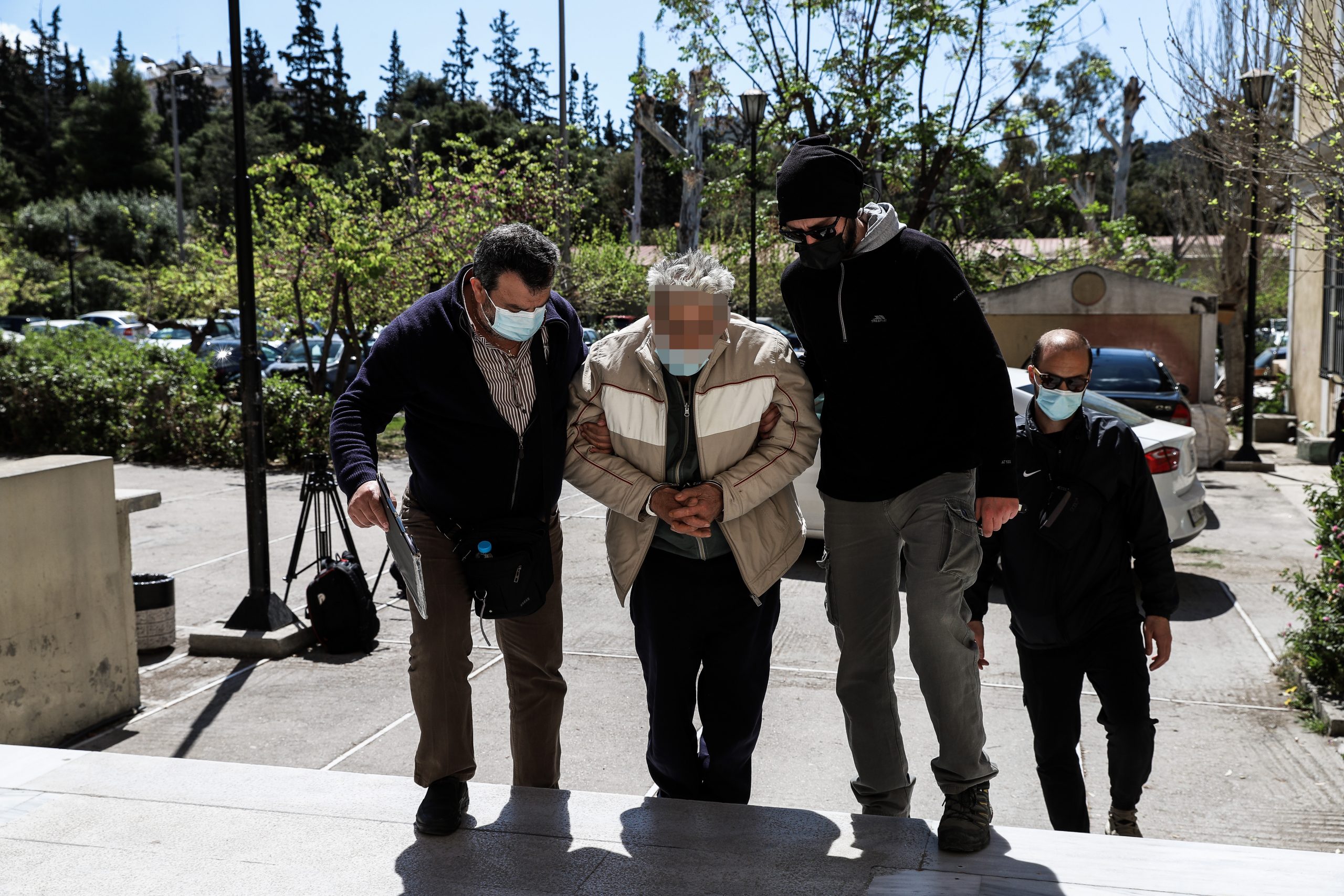 Έγκλημα στο Κορωπί: Στον εισαγγελέα οδηγήθηκε ο 76χρονος παιδοκτόνος!