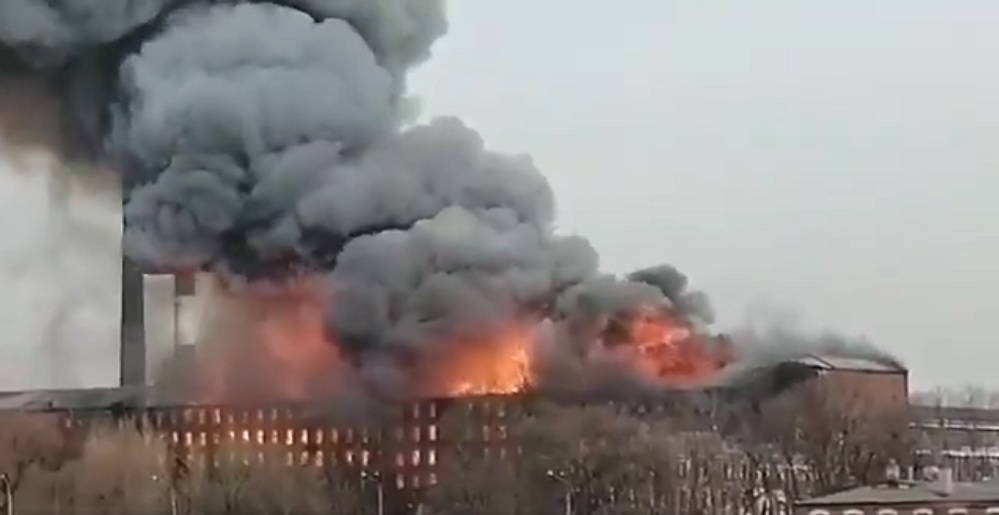 Αγία Πετρούπολη: Μεγάλη φωτιά σε εργοστάσιο – Ένας πυροσβέστης νεκρός και δύο τραυματίες