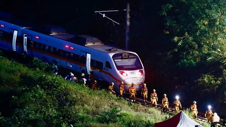 Ταϊβάν: Τουλάχιστον 51 νεκροί στο σιδηροδρομικό δυστύχημα