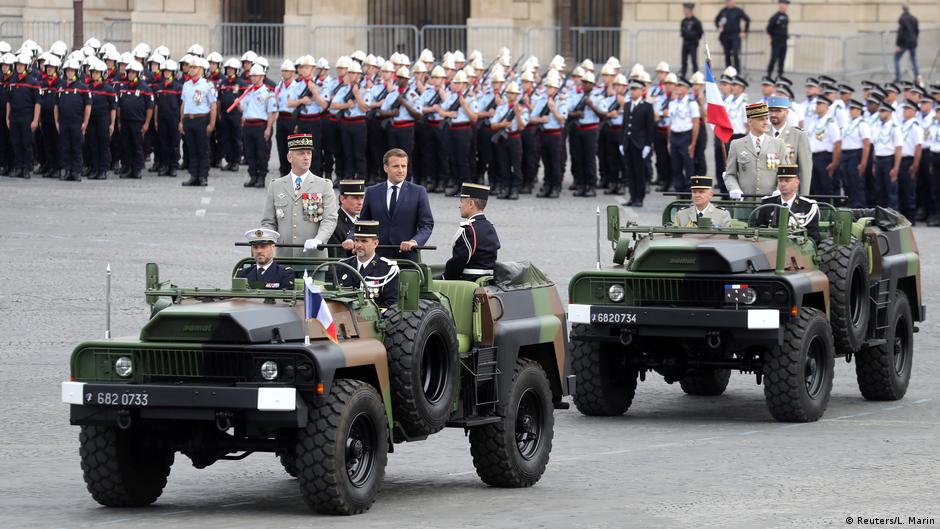 Αντιδράσεις προκαλεί το νέο κείμενο Γάλλων στρατιωτικών: «Παρότρυνση για πραξικόπημα»