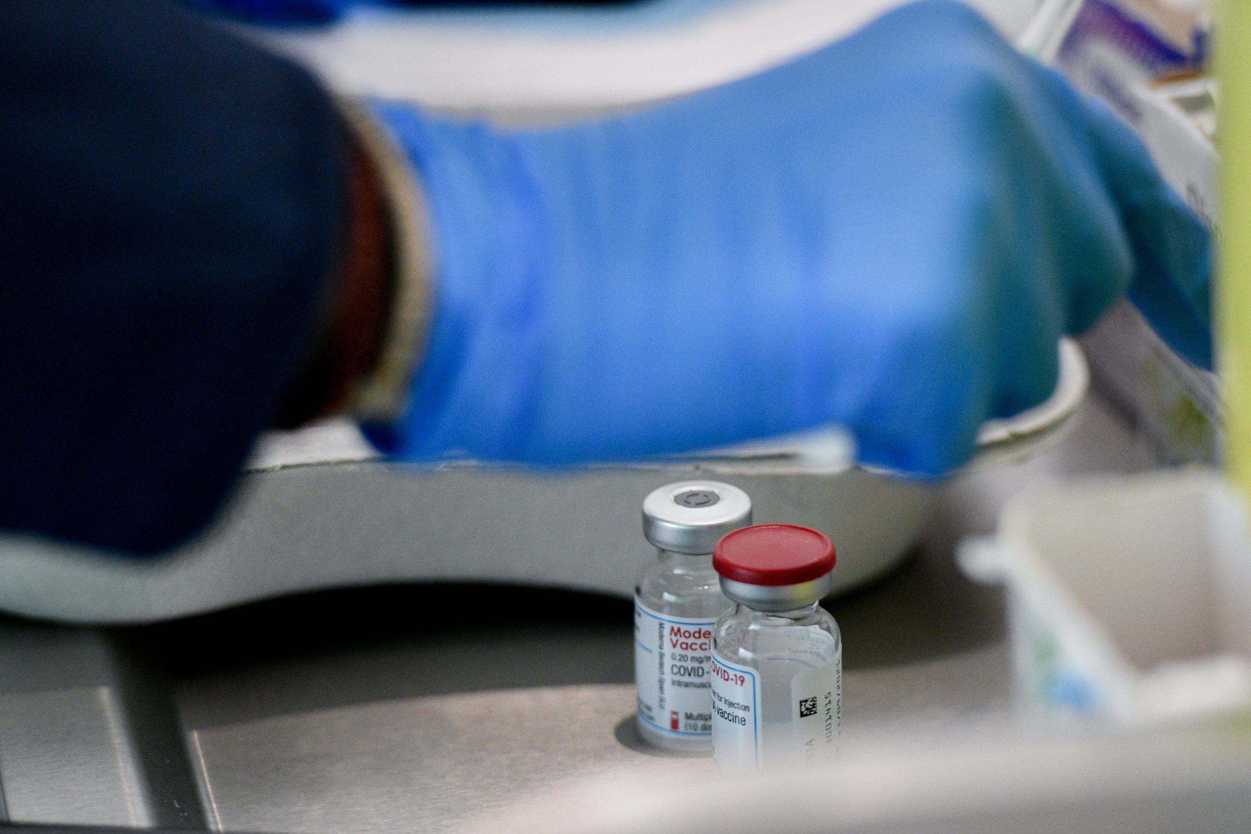 Εμβόλιο: Νέο συμβόλαιο Κομισιόν και Pfizer / BioNTech για 1,8 δισ. δόσεις!
