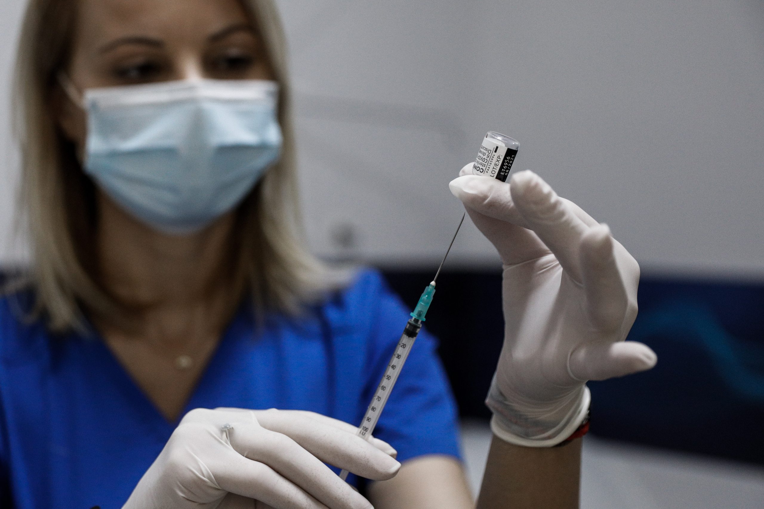 Κορονοϊός: Στο τραπέζι πιο σκληρά μέτρα για τους ανεμβολίαστους – Σενάριο να μη μπαίνουν στα ΜΜΜ