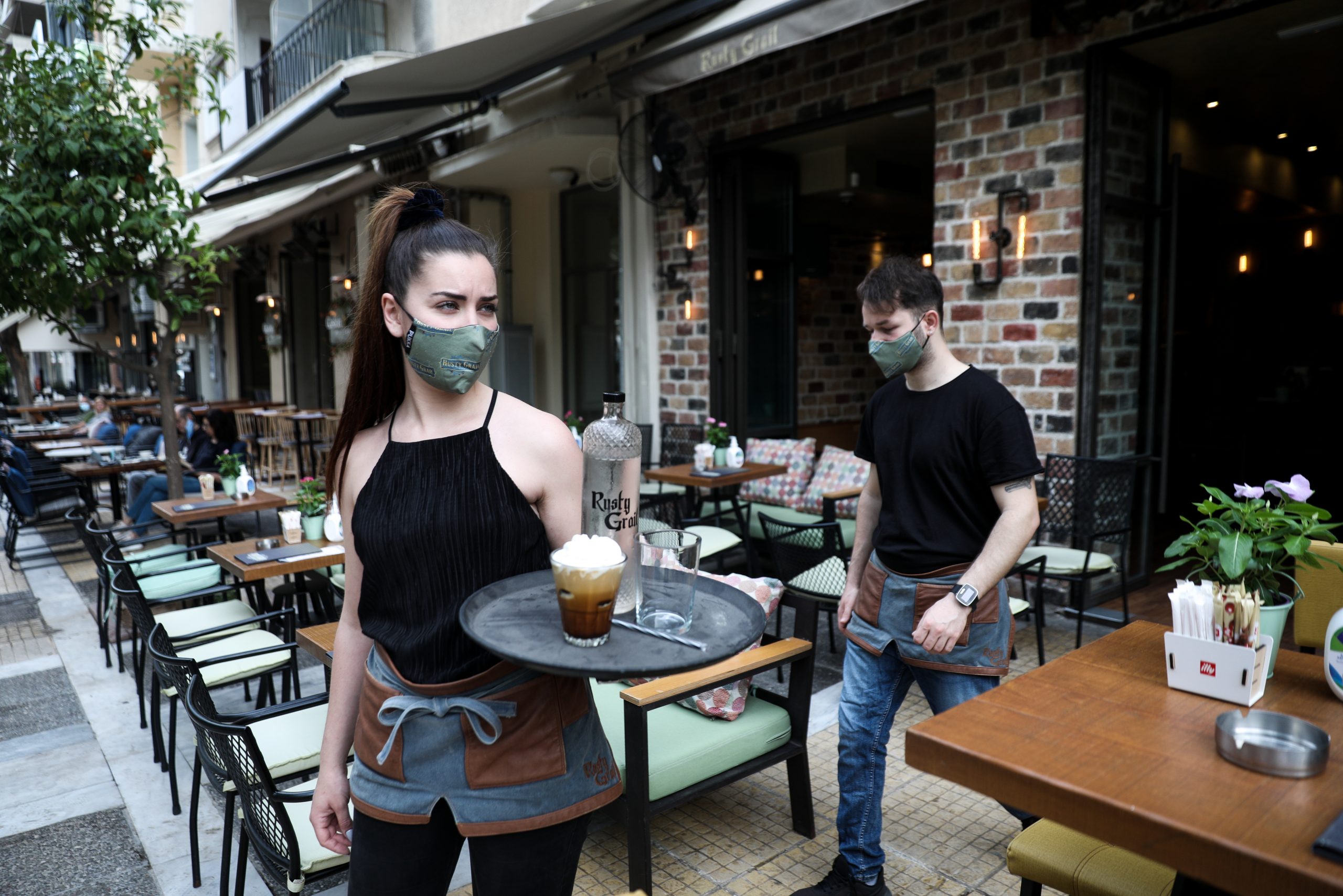 Εστίαση: Ο Άδωνις προαναγγέλλει επέκταση του ωραρίου σε εστιατόρια, καφέ και ταβέρνες