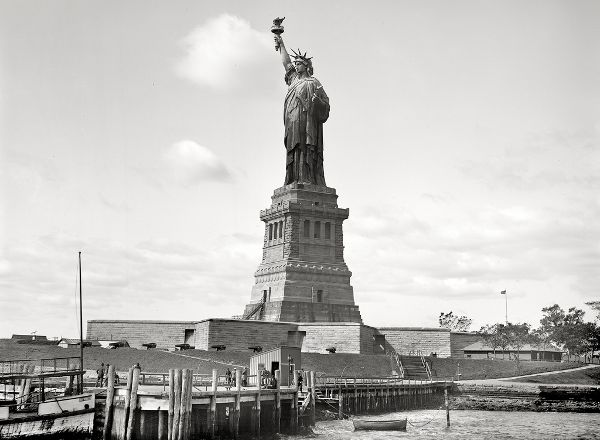 Σαν σήμερα το 1885 το Άγαλμα της Ελευθερίας φθάνει στο λιμάνι της Νέας Υόρκης