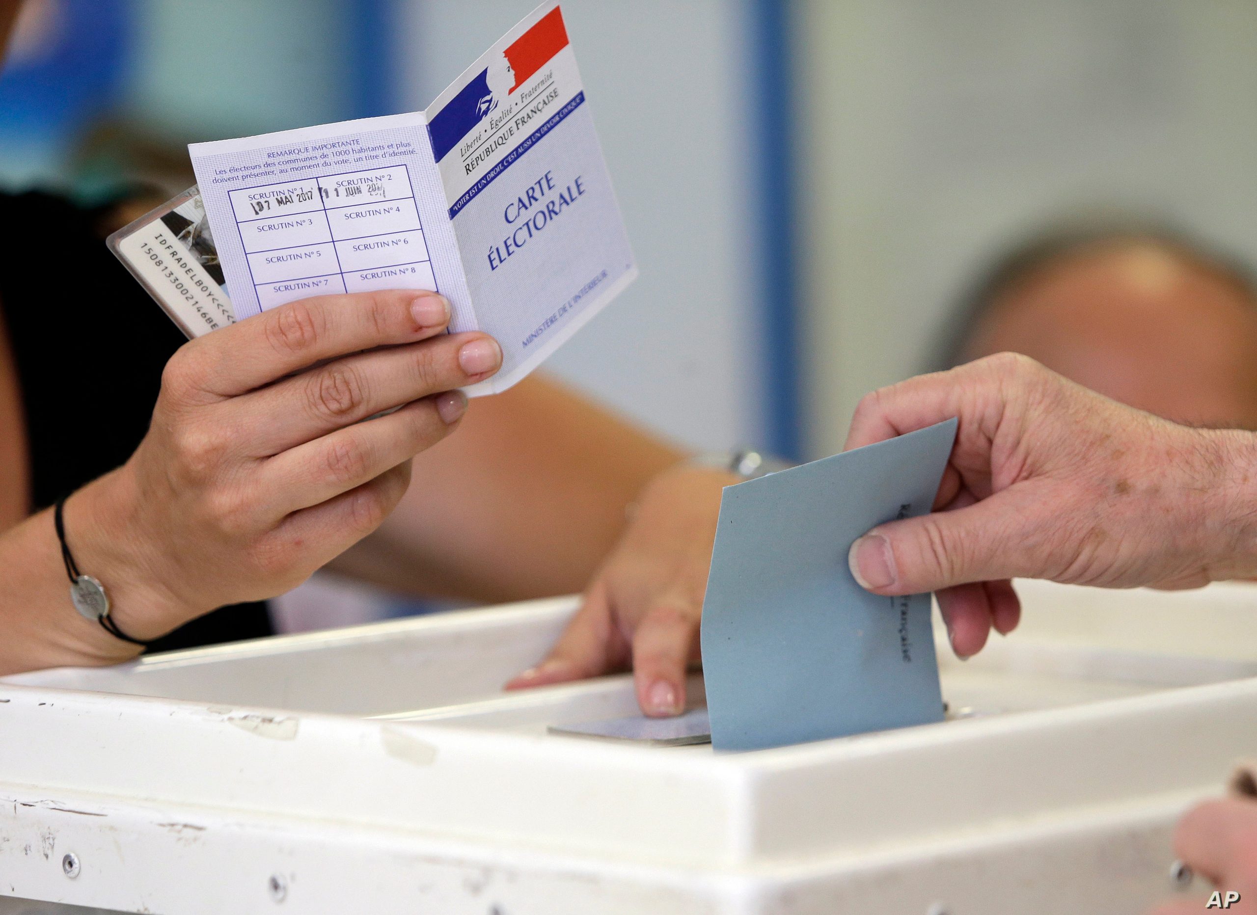 Γαλλία -Περιφερειακές εκλογές: Απογοήτευση για Λεπέν και… Μακρόν