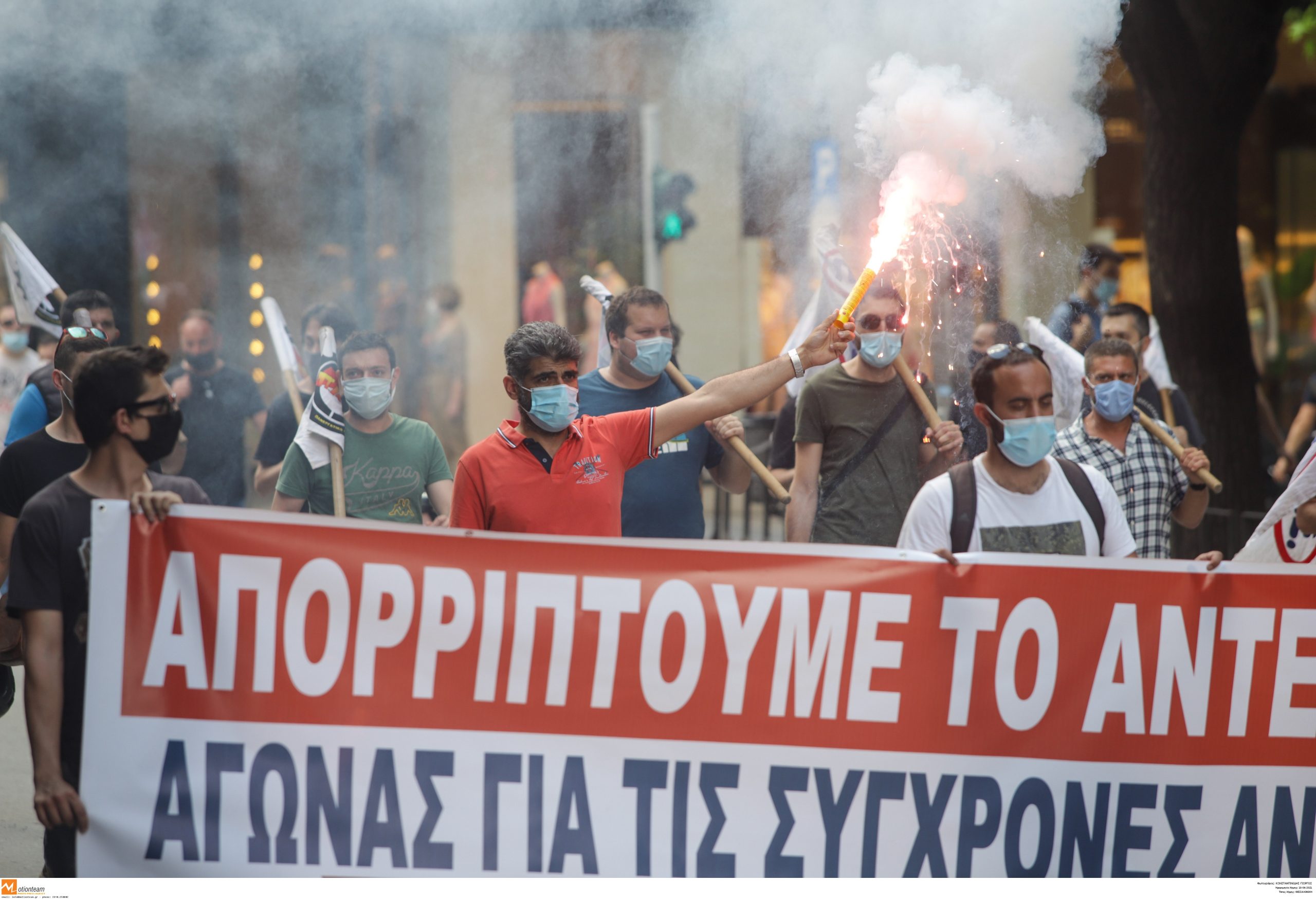 Απεργία: «Παραλύει» και η Θεσσαλονίκη! Χιλιάδες κόσμου στους δρόμους για τα εργασιακά τους δικαιώματα! video
