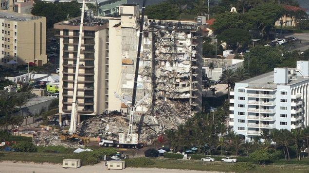 Κατάρρευση κτιρίου στο Μαϊάμι: Συγκλονίζει επιζώντας – “Άκουγα τα ουρλιαχτά των γειτόνων μου”