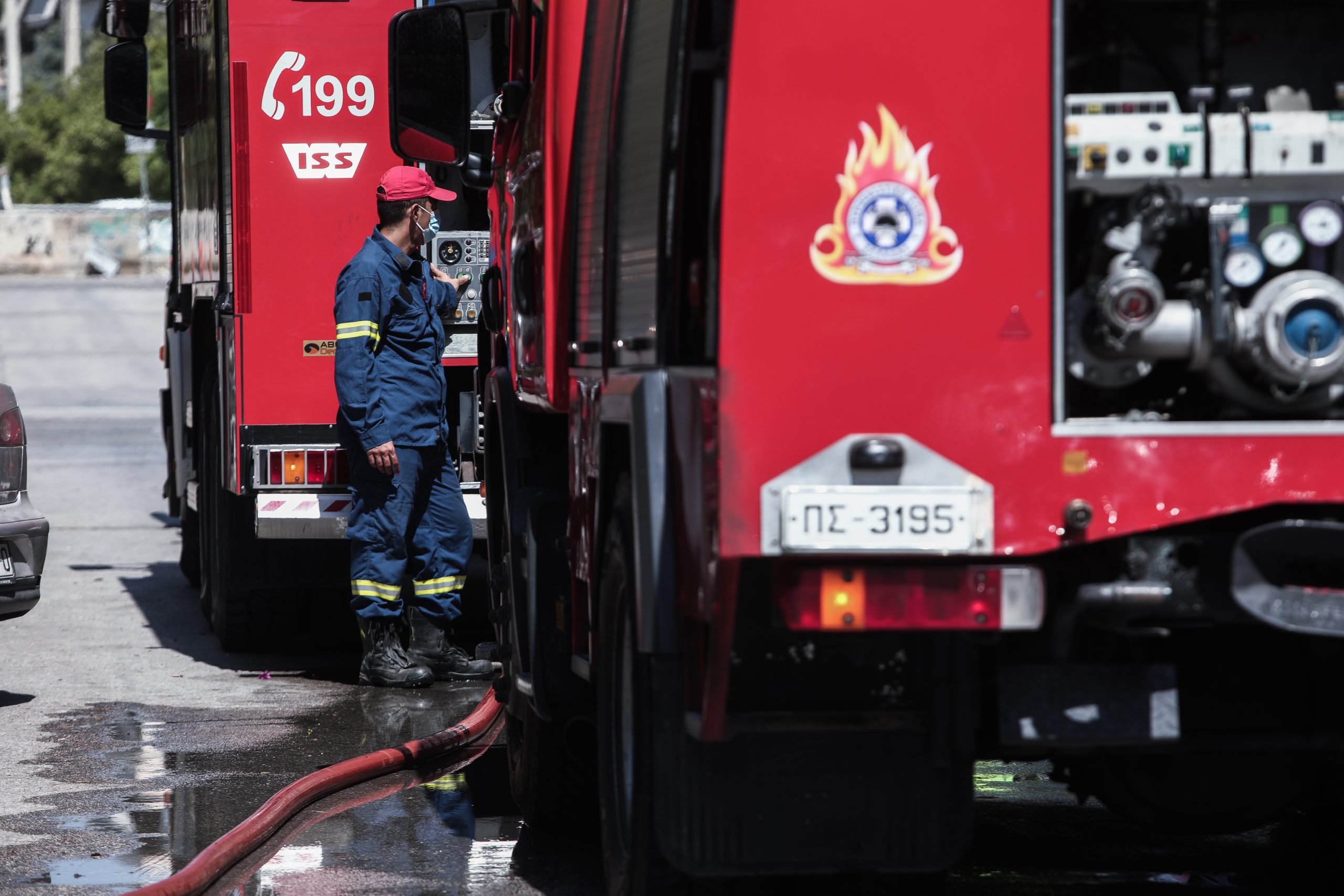 Φωτιά σε διαμέρισμα στο Παγκράτι – Συναγερμός στην Πυροσβεστική