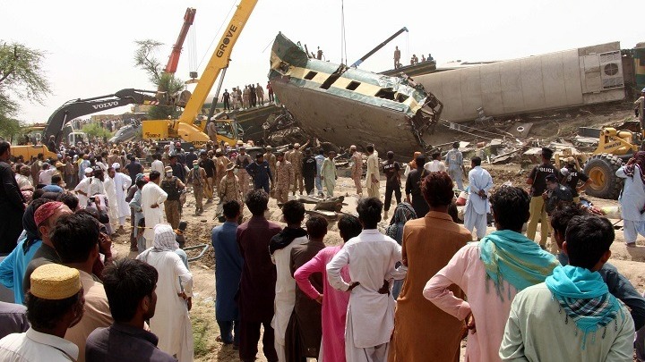 Πακιστάν: Τουλάχιστον 43 νεκροί από τη σύγκρουση τρένων