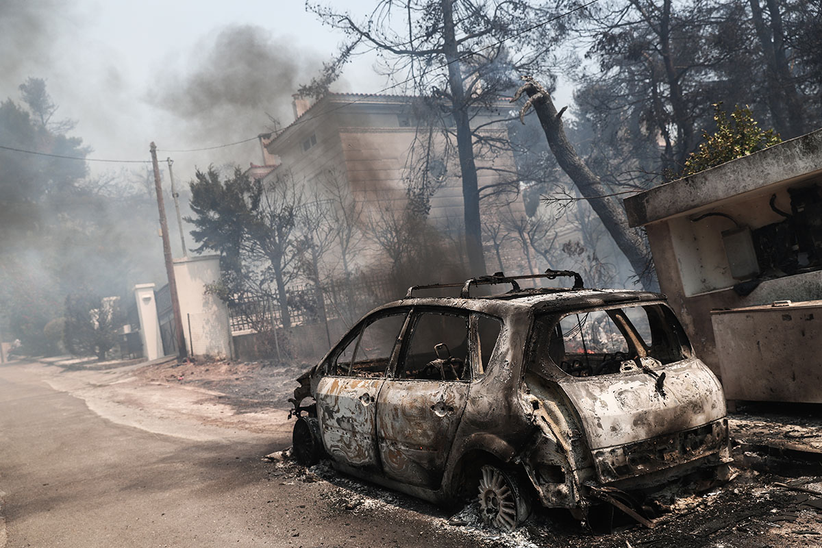 Φωτιά τώρα Σταμάτα: Καίγονται τα πρώτα σπίτια – Εκτός ελέγχου η πυρκαγιά (pics&vids)