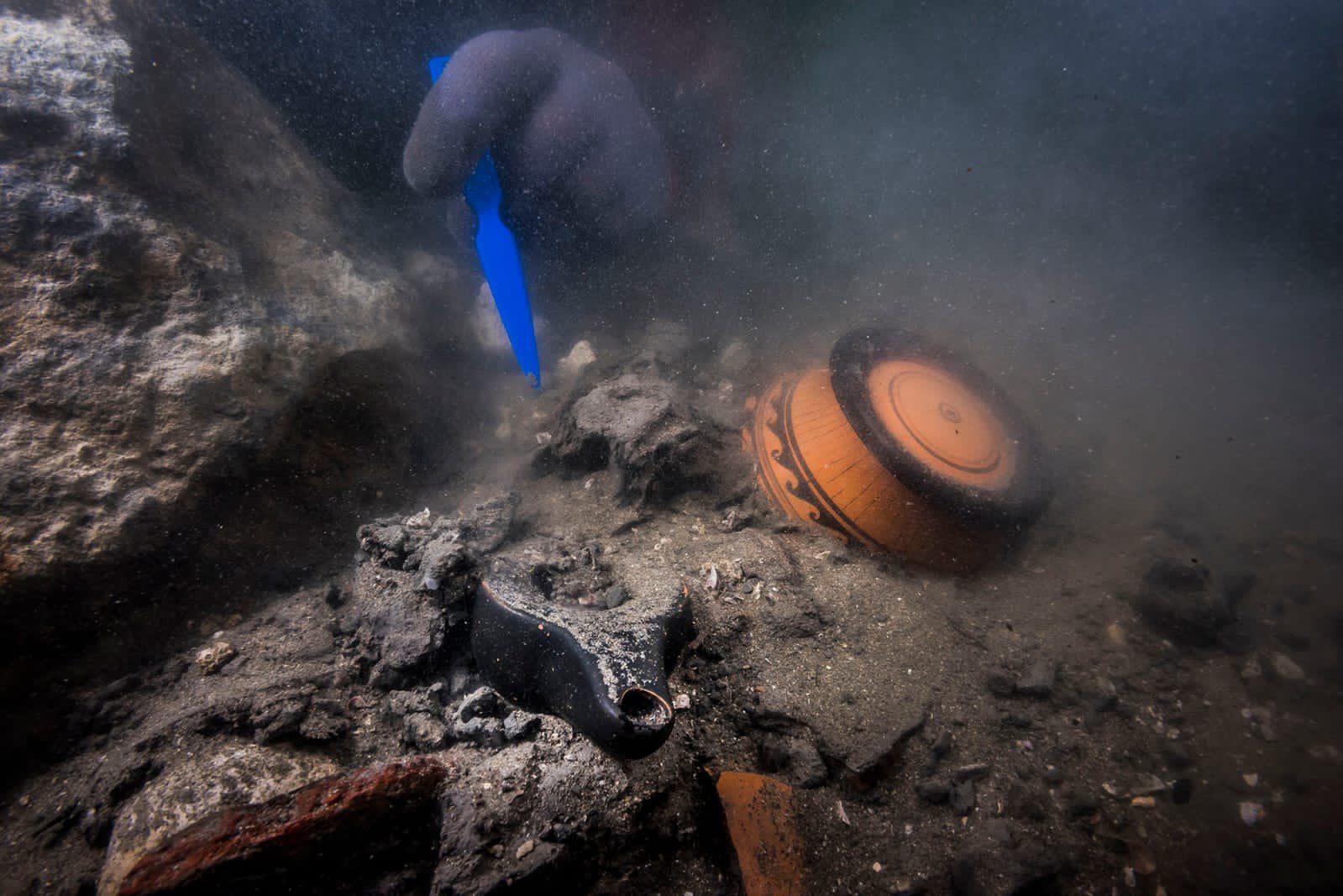 Αρχαιολογικός «θησαυρός» στη Μεσόγειο: Βρέθηκε αρχαίο ναυάγιο και ελληνικοί τάφοι σε βυθισμένη πόλη (pics)