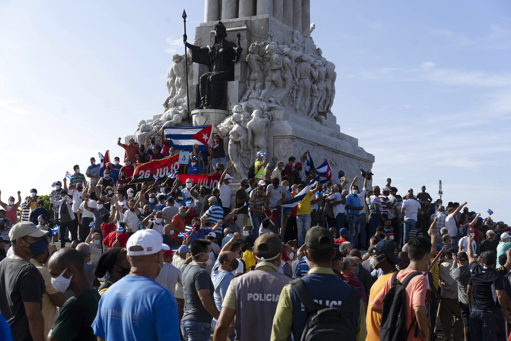Βαθαίνει η κρίση στην Κούβα: Παρέμβαση Μαδούρο στον απόηχο των διαδηλώσεων (vid)