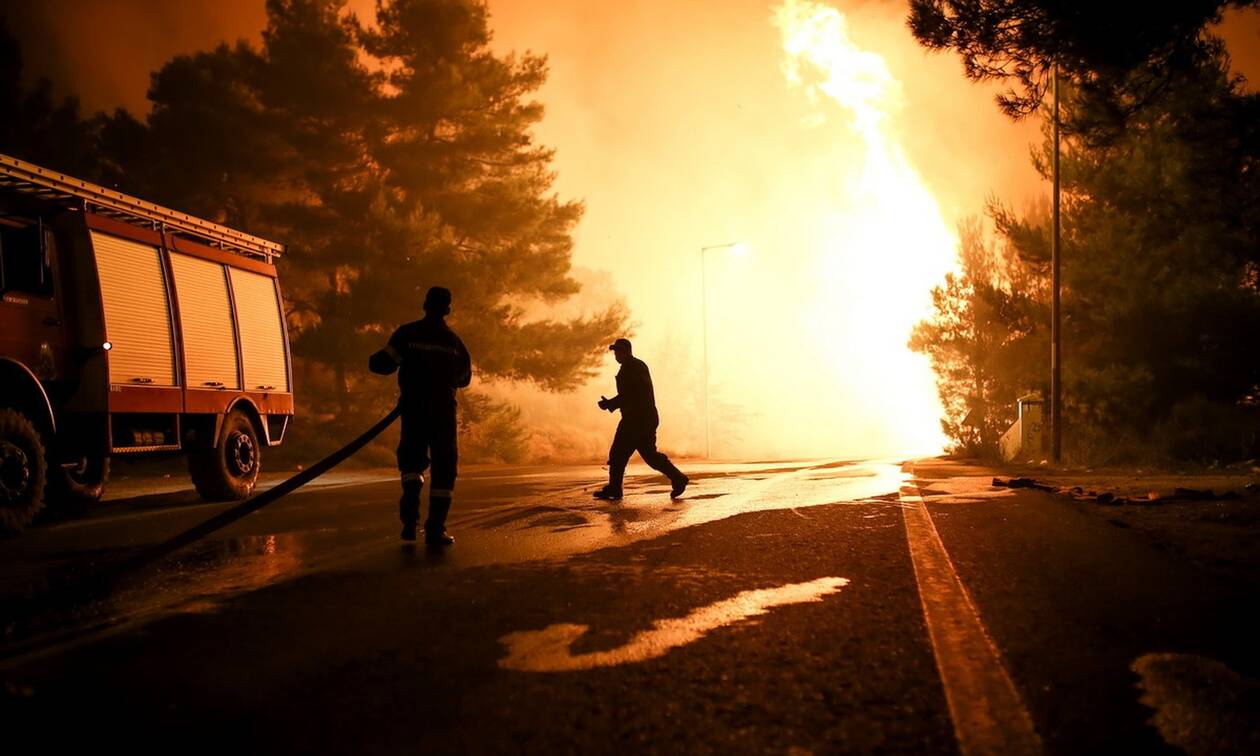 Φωτιά τώρα Βόνιτσα: Δύσκολη μάχη με τις φλόγες στο Θύριο – Εκκενώθηκε ο οικισμός Δρυμός