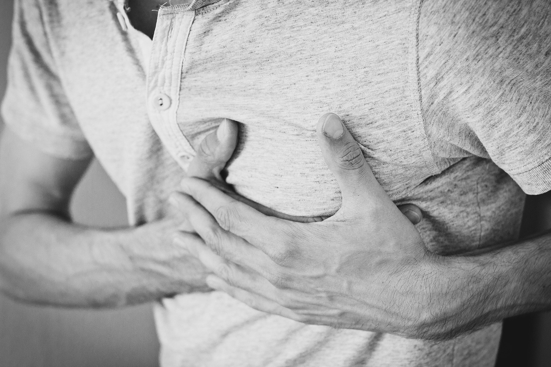 Καούρα και καρδιακή προσβολή: Έχουν… κοινά συμπτώματα! Τι πρέπει να ξέρετε