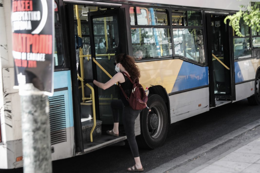 Επίθεση σε οδηγό λεωφορείου του ΟΑΣΑ: «Κάποιος μου πέταξε μια γλάστρα»