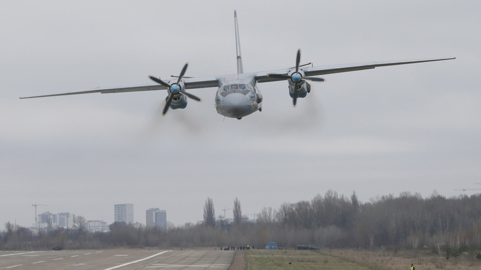 Τρία σενάρια εξετάζονται για τη συντριβή του ρωσικού αεροσκάφους An-26 στην Καμτσάτκα