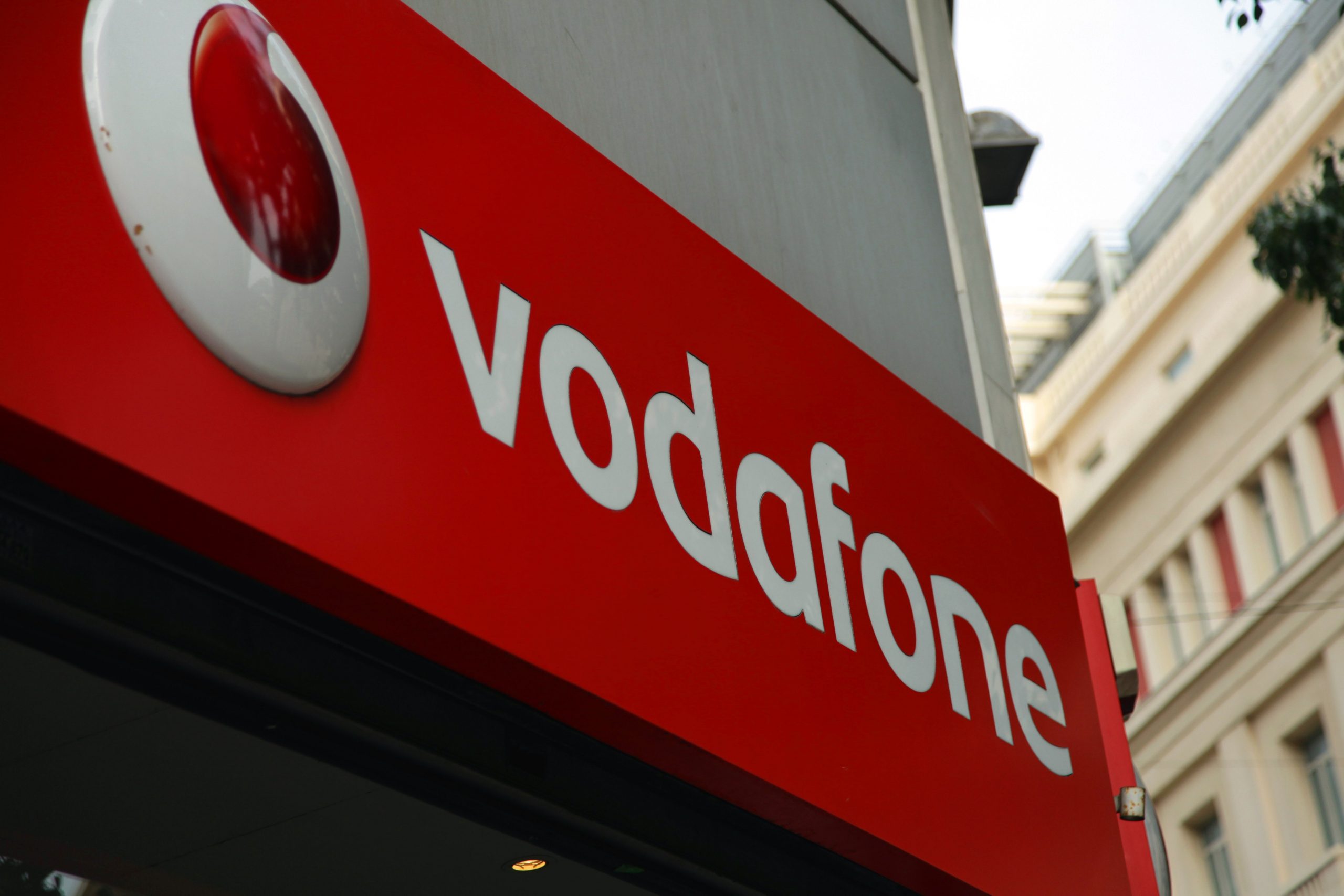 Πρόβλημα στο δίκτυο της Vodafone – «Εμπόδια» σε τηλεφωνία και ίντερνετ