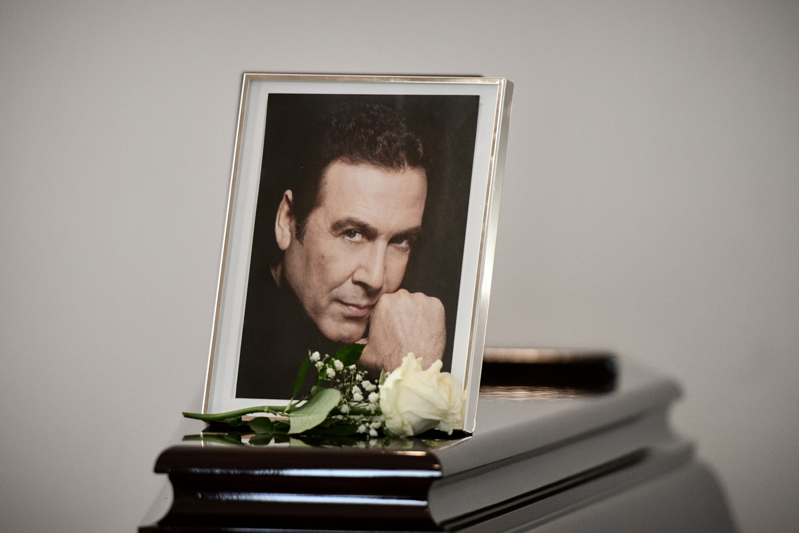 Τόλης Βοσκόπουλος: Ηχηρές οι απουσίες στο τελευταίο αντίο – Ποιοι δεν πήγαν στην κηδεία