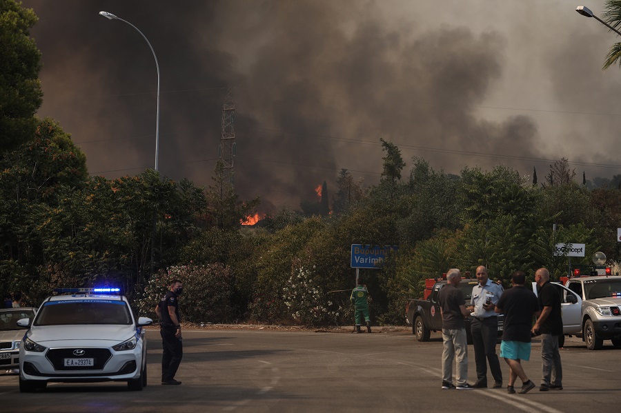 Φωτιά Βαρυμπόμπη: Ποιοι δρόμοι έχουν κλείσει