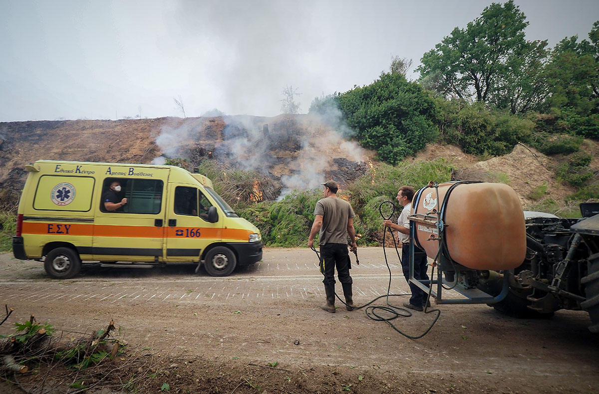 Φωτιά τώρα Εύβοια: Σε κατάσταση ετοιμότητας τα νοσοκομεία Θήβας και Λιβαδειάς
