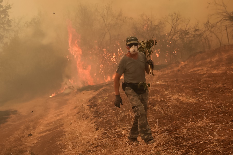 Φωτιά τώρα: Σε εξέλιξη η πυρκαγιά στην Ανατολική Μάνη – Γλίτωσε τα χειρότερα το Γύθειο