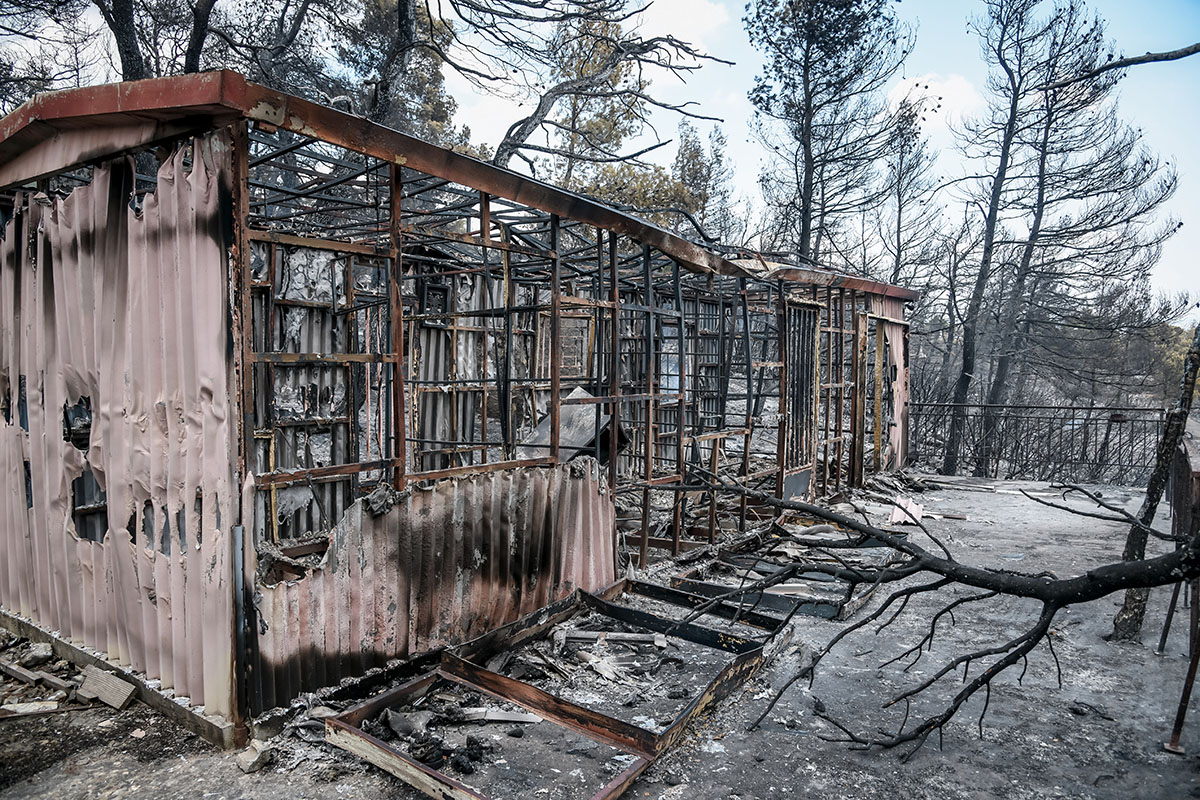 Φωτιά τώρα Βίλια: Στάχτες και αποκαΐδια στο Καραούλι – Συγκλονιστικές εικόνες