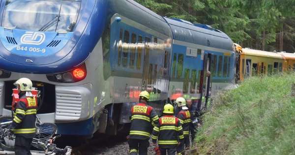 Σύγκρουση τρένων στην Τσεχία:  Δύο νεκροί -Τουλάχιστον 50 τραυματίες -Επτά βρίσκονται σε κρίσιμη κατάσταση