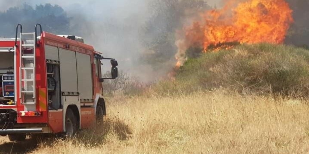Φωτιά τώρα Έβρος: Έκρηξη νάρκης εξαιτίας της πυρκαγιάς – Καίει δίπλα στο ναρκοπέδιο