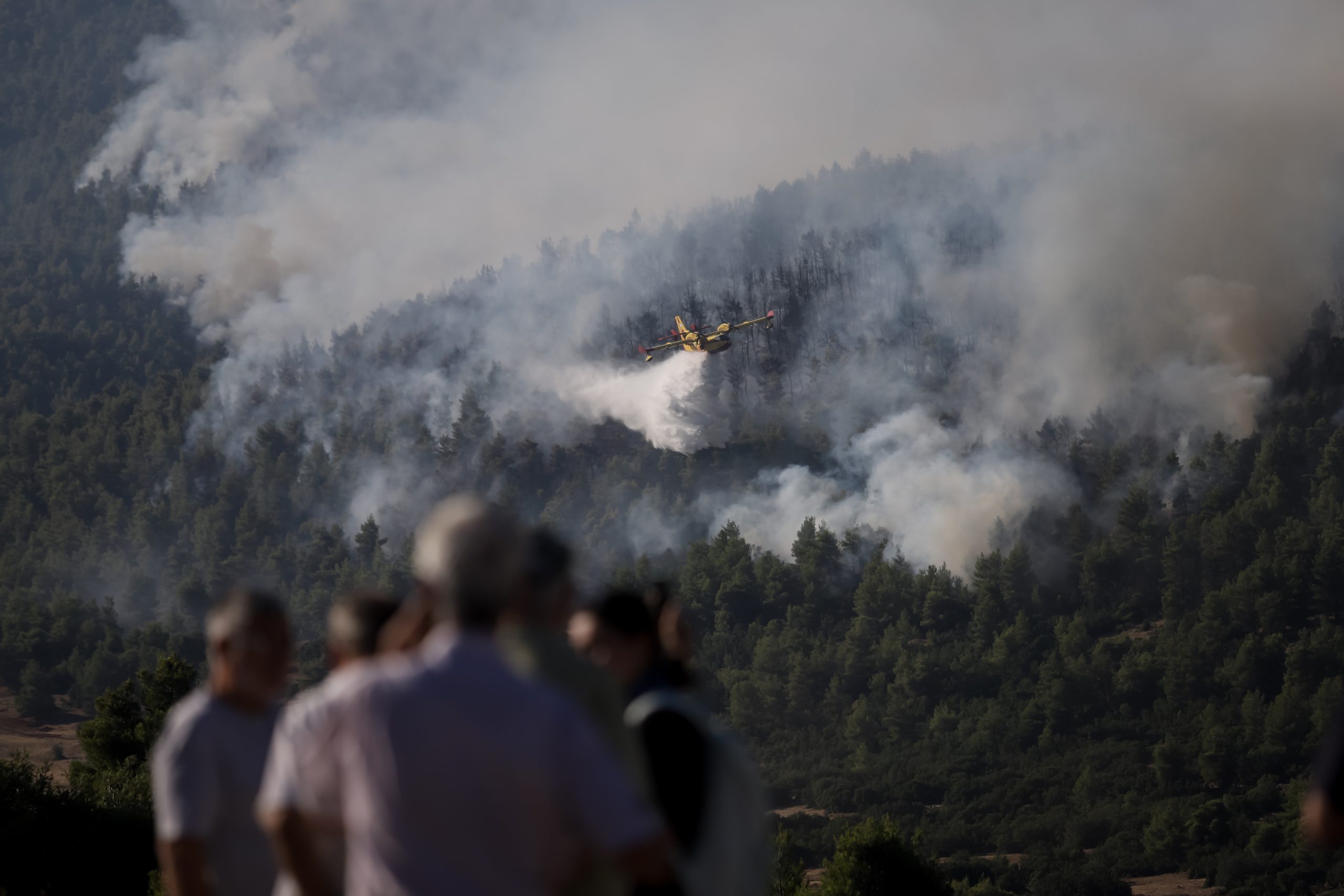Meteo: Μέχρι την Κρήτη έφτασε ο καπνός από τις νέες φωτιές στην Αττική