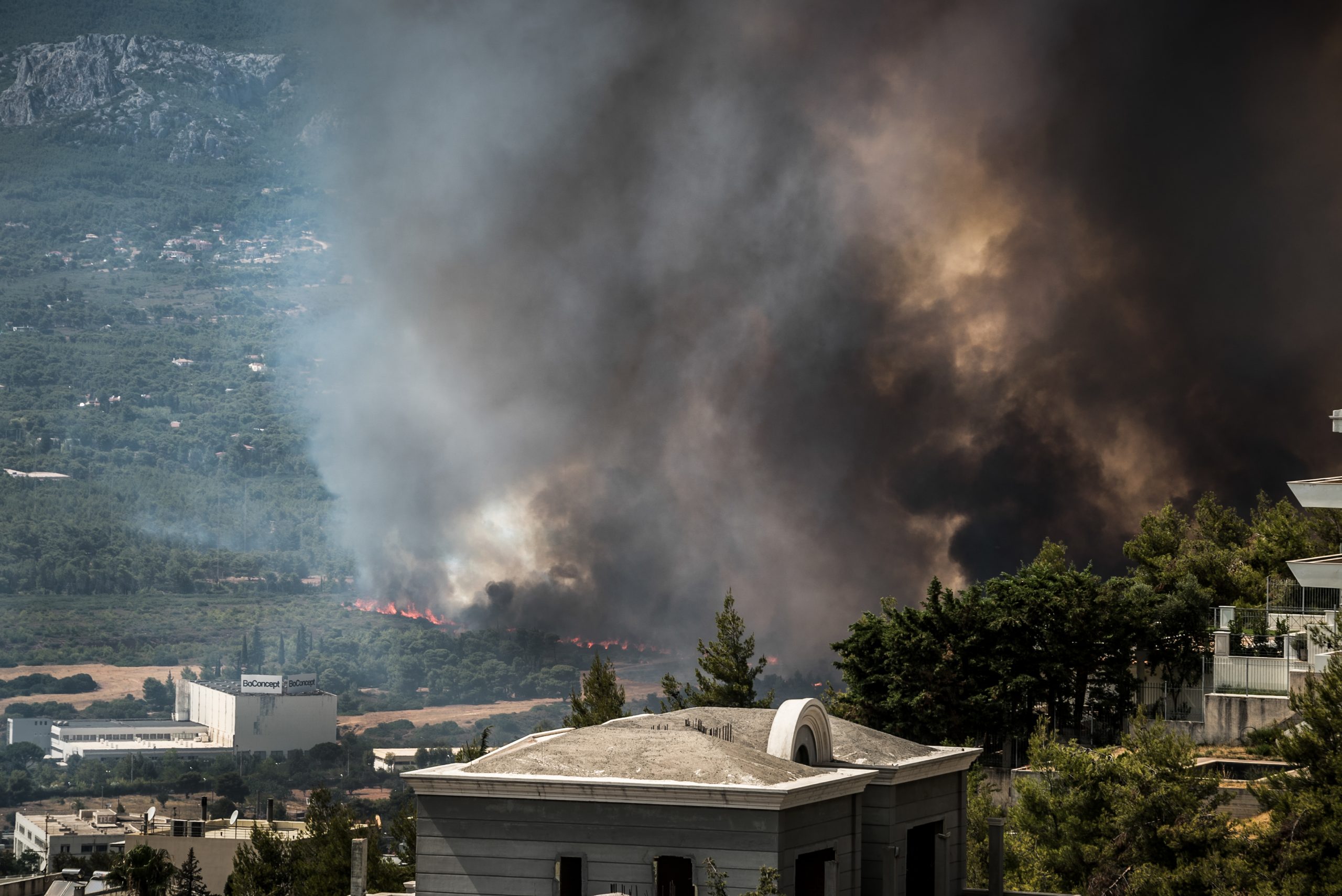 Φωτιά τώρα -Πολύ υψηλός κίνδυνος πυρκαγιάς σήμερα Σάββατο: Στο κόκκινο 6 Περιφέρειες