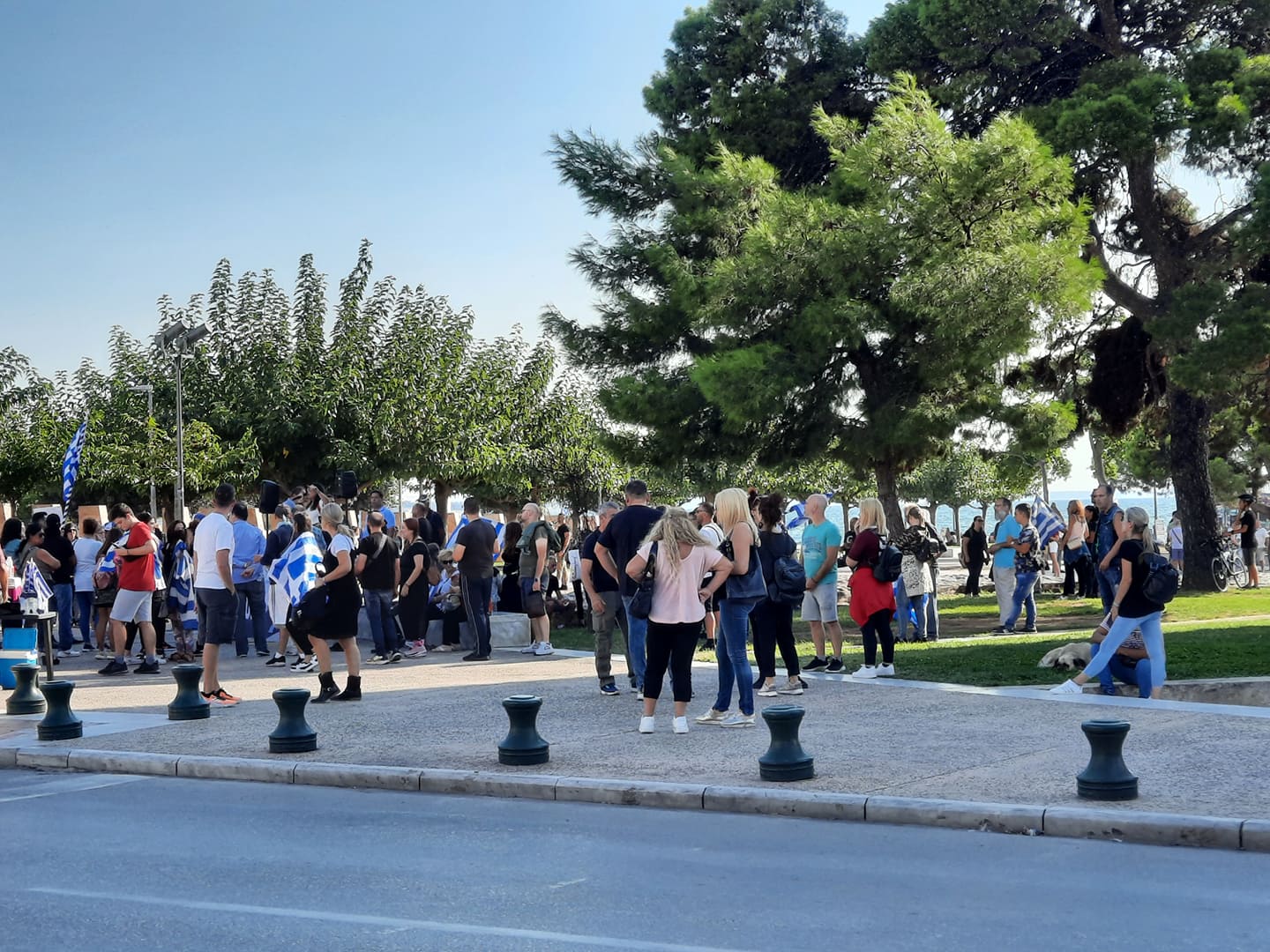 Θεσσαλονίκη: Συγκέντρωση κατά του υποχρεωτικού εμβολιασμού στον Λευκό Πύργο (pics&vid)
