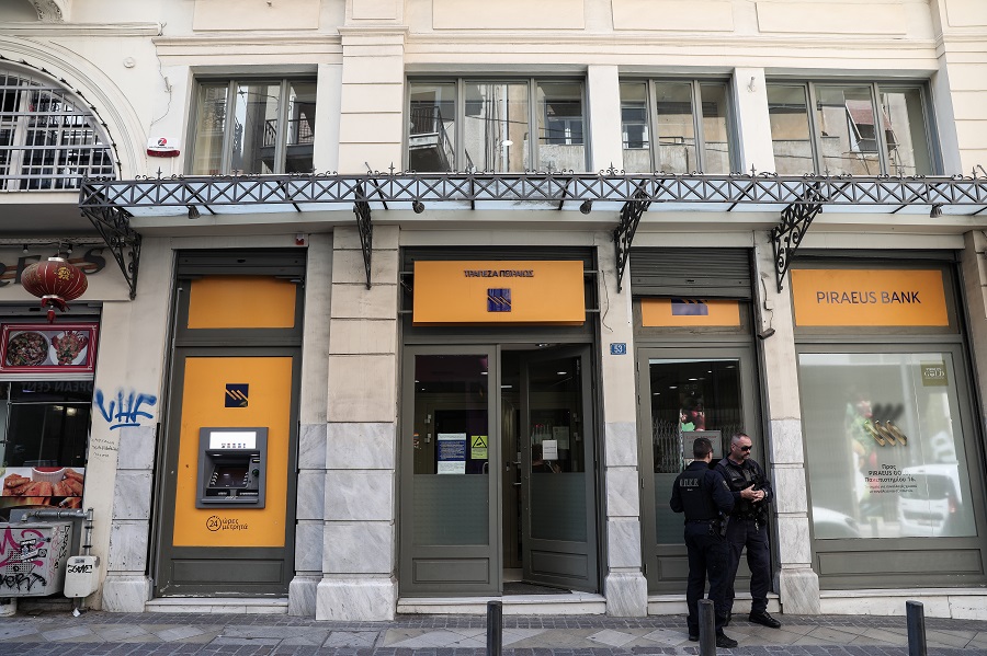 Ληστεία σε τράπεζα στο κέντρο της Αθήνας: 10 προσαγωγές