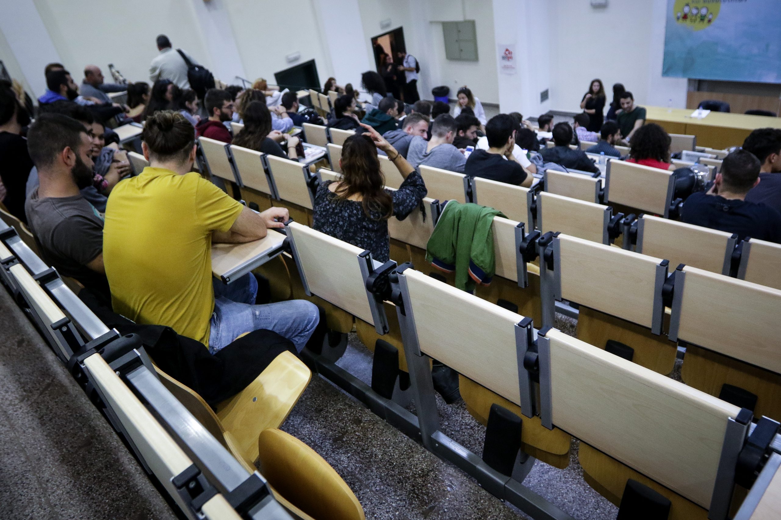 «Το υπουργείο Παιδείας καταργεί τα δωρεάν συγγράμματα στα πανεπιστήμια» καταγγέλλουν οι εκδότες