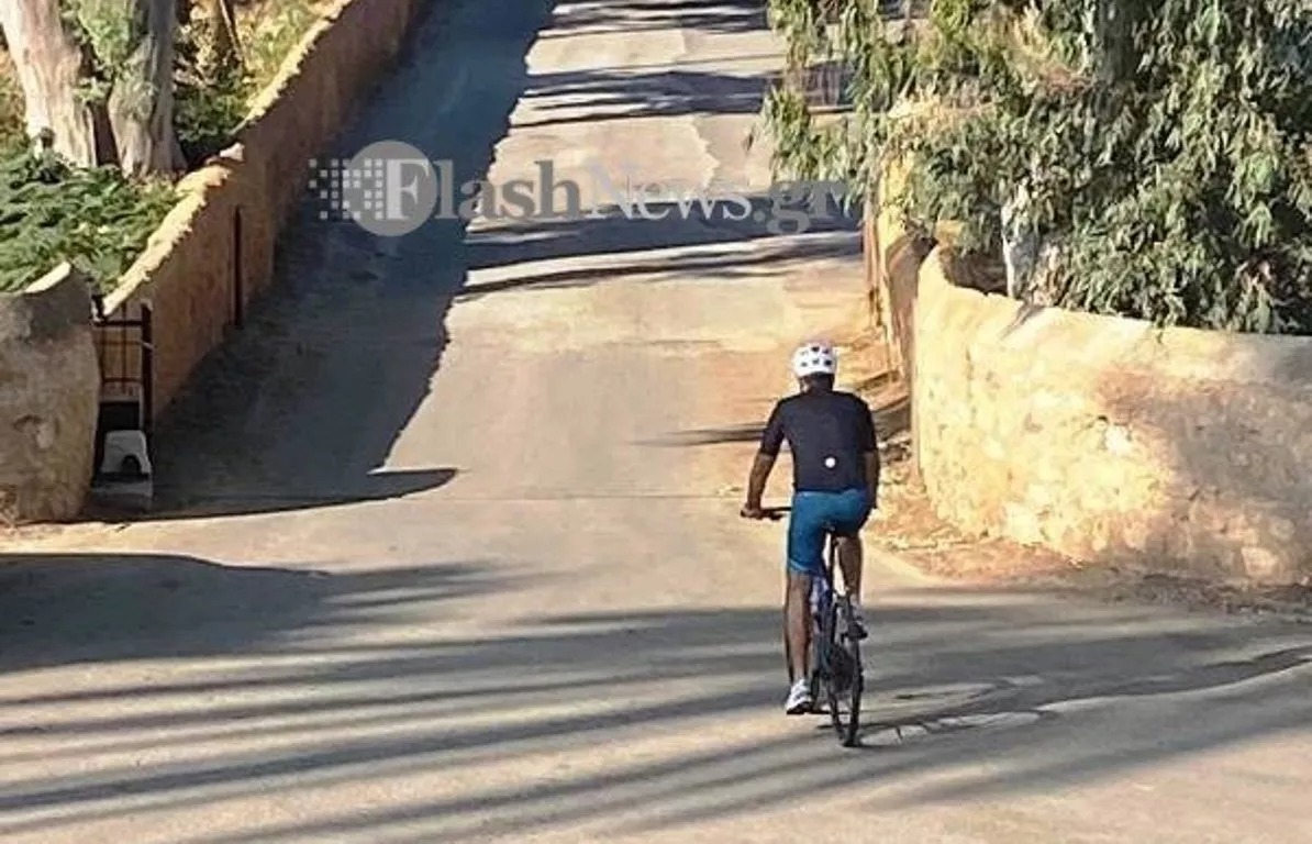 Κυριάκος Μητσοτάκης: Ανέμελη ποδηλατάδα στα Χανιά την ώρα που πνιγόταν η Εύβοια