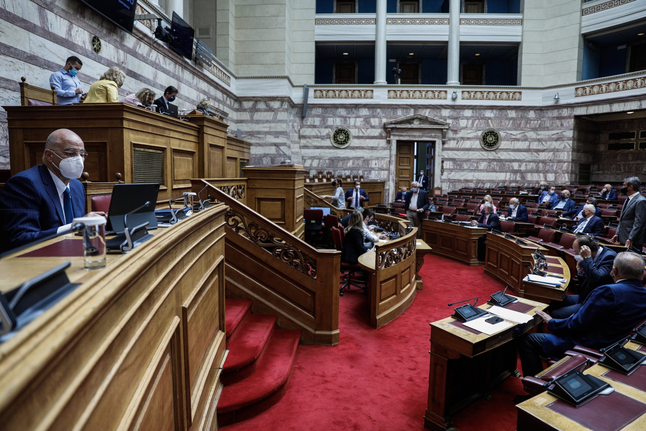 Βουλή: Με τις ψήφους ΝΔ, ΚΙΝΑΛ και… Βελόπουλου πέρασε από την Επιτροπή η ελληνογαλλική συμφωνία