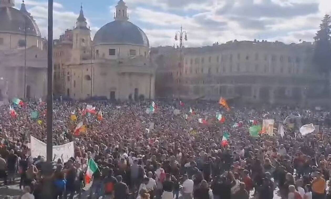 Ιταλία: Ένταση αντιεμβολιαστών – αστυνομίας στην κεντρική Πλατεία του Λαού της Ρώμης (vids)