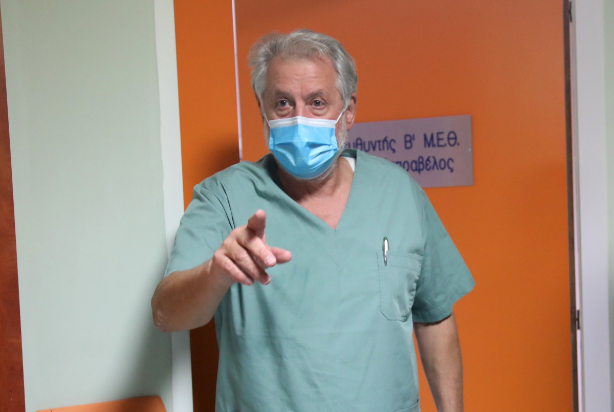 Καπραβέλος: «Όλοι ανεμβολίαστοι στη ΜΕΘ του Παπανικολάου! 7 στους 10 πεθαίνουν» (video)