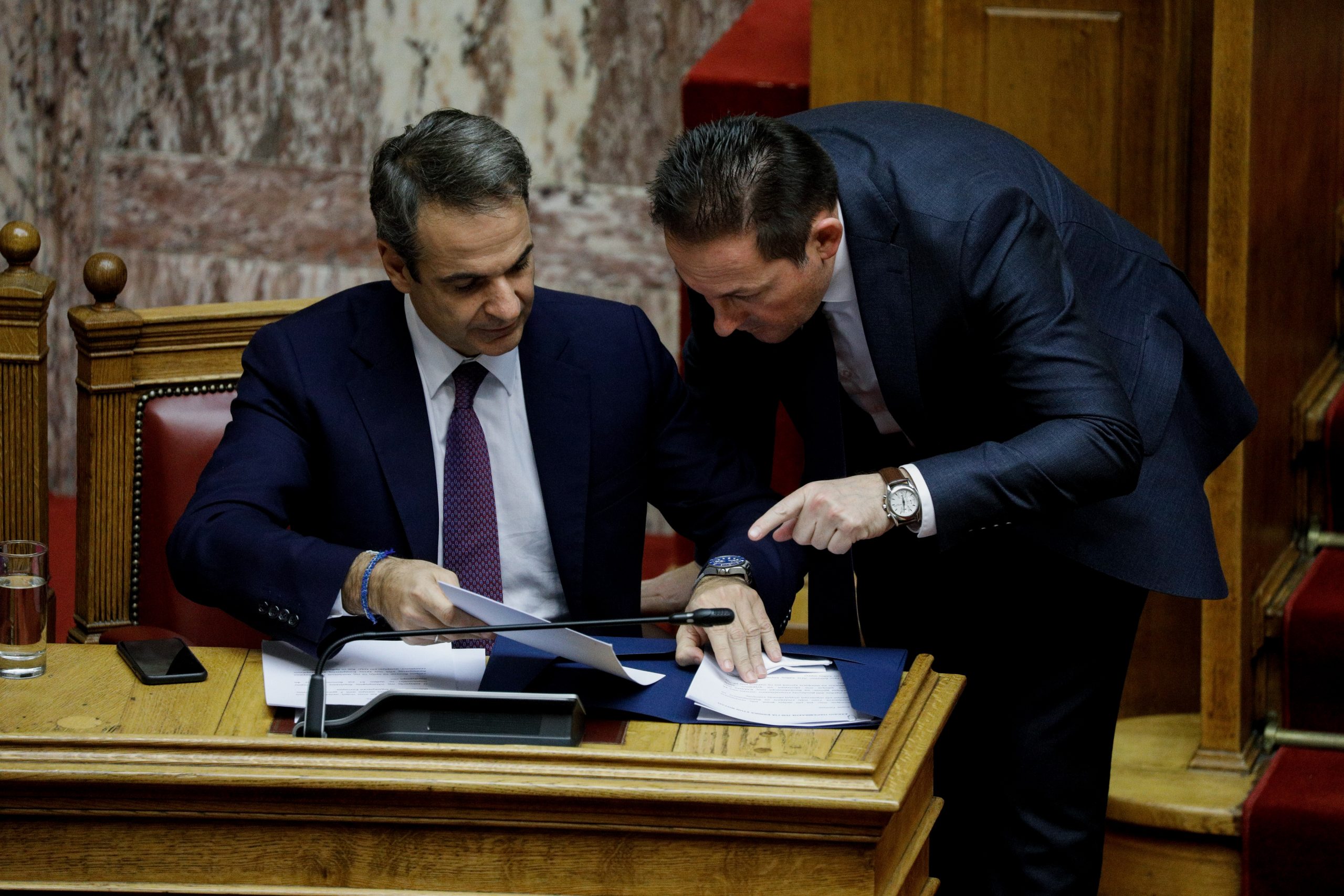 Οργή ΣΥΡΙΖΑ για τροπολογία που «υφαίνει πέπλο προστασίας στον Μητσοτάκη»