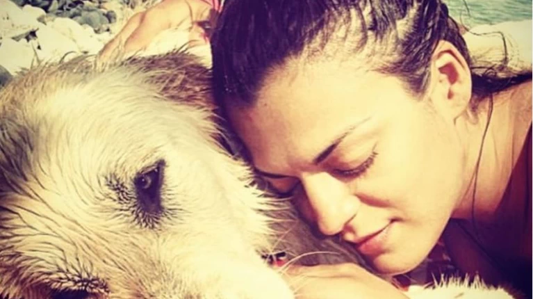 Χριστίνα Βραχάλη: Το “αντίο” στον σκύλο της – “Ο Τσίλι έφυγε, ξαφνικά, τη στιγμή που η μαμά του χόρευε”
