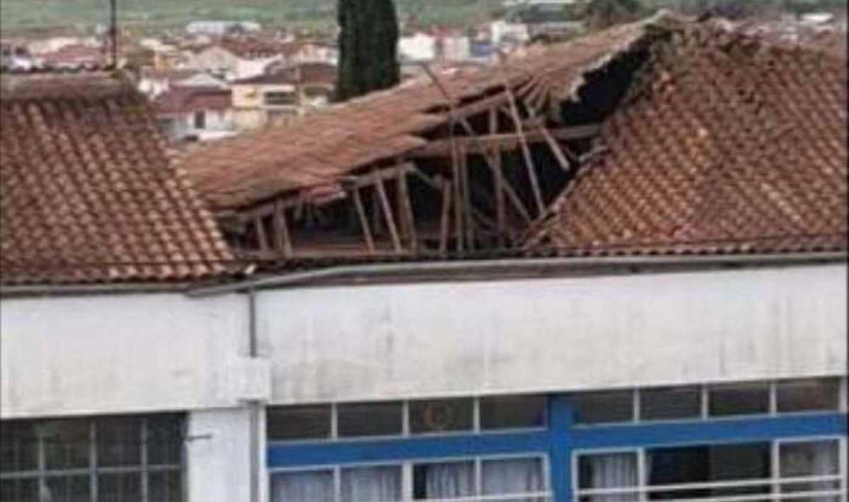 Ελασσόνα: Κατέρρευσε τμήμα της στέγης στο 3ο Δημοτικό Σχολείο!