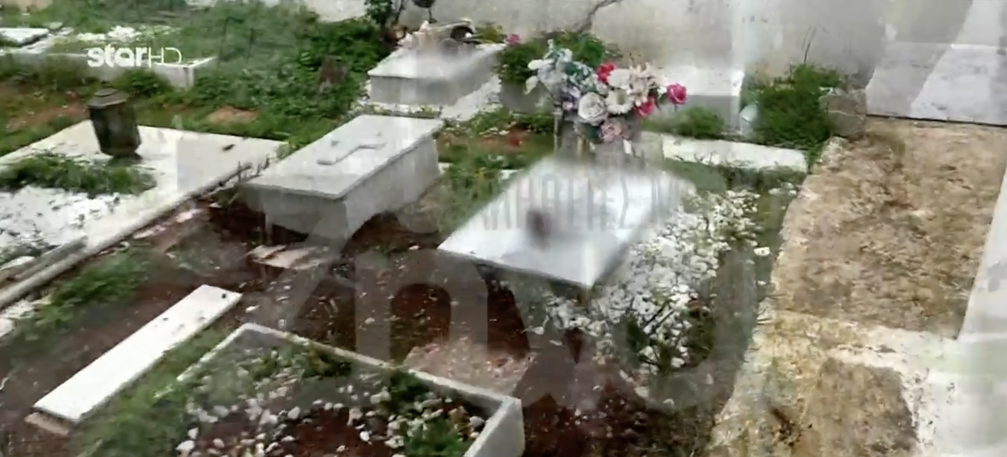 Σοκ στα Καλύβια! Παράνομο νεκροταφείο με δεκάδες τάφους παιδιών σε αυλή ιερέα