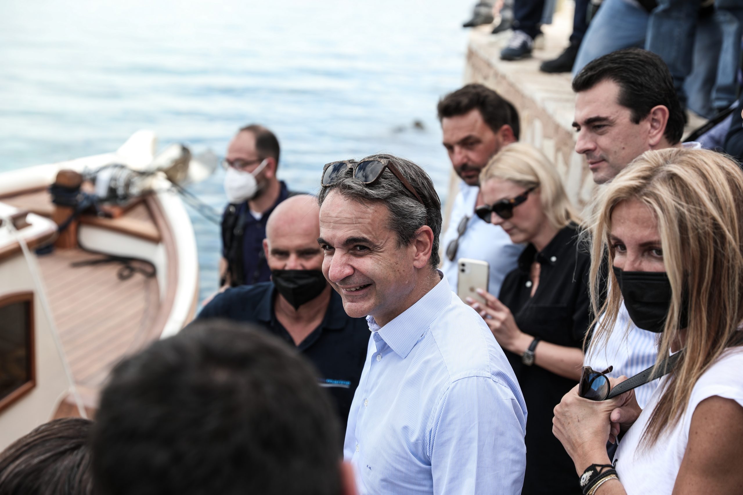 Αλέξανδρος Νικολαΐδης κατά Μητσοτάκη: Ο πολιτικός απατεώνας κάνει βαρκάδες και χαιρετά τις τράτες
