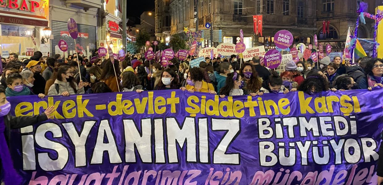 Τουρκία: Η αστυνομία έκανε χρήση δακρυγόνων εναντίον γυναικών που διαδήλωναν για την έμφυλη βία