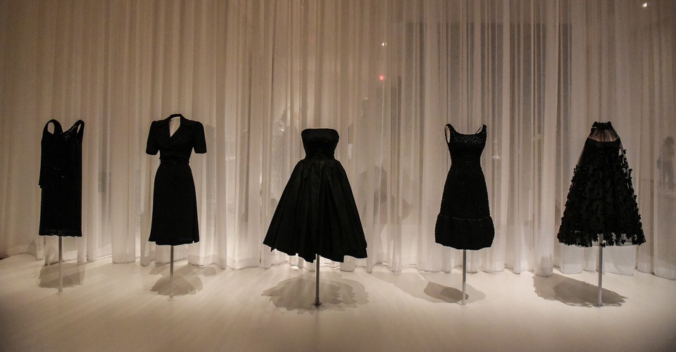 Μαύρο φόρεμα: Απαραίτητο για κάθε ντουλάπα